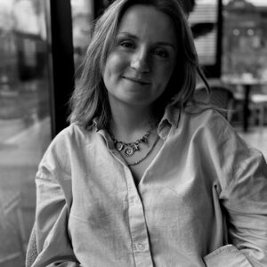 photo-melly-scaled-blackwhite photo-melly-scaled-blackwhite